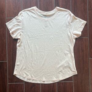 Reebok activewear peach short sleeved tee women’s size XL EUC